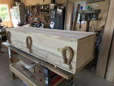 De-Kistemakker-uitvaartkist-eiken-natuurkist-met-plat-deksel