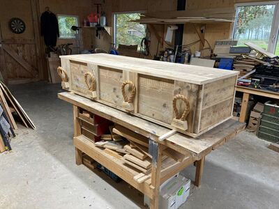 De-Kistemakker-uitvaartkist-steigerhouten-timmermanskist