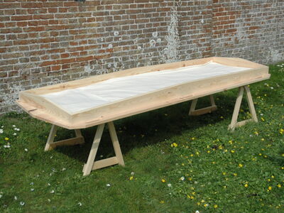 De-kistemakker-uitvaartkist-grenen-opbaarplank